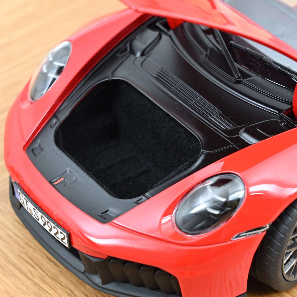 Porsche 911 Carrera 4 GTS (992.2) 2025 (Guards Red) | Norev 1:18 | Diecast