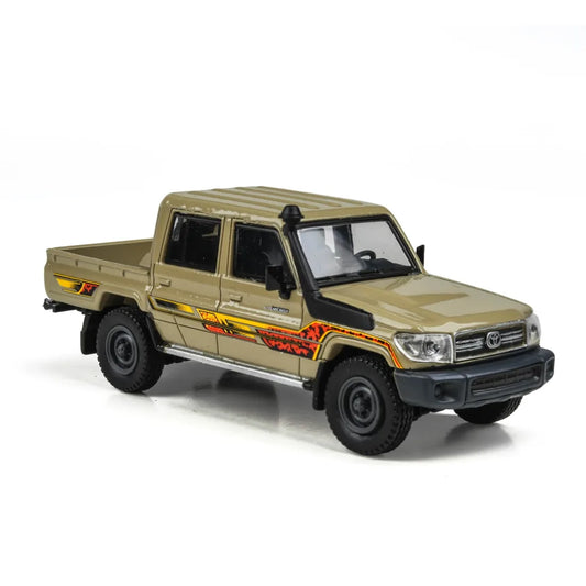 Toyota Land Cruiser 79 Double Cab 2014 (Sandy Taupe) | Para64 1:64 | Diecast
