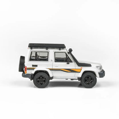 Toyota Land Cruiser 71 70th Anniversary 2022 (White) | Para64 1:64 | Diecast