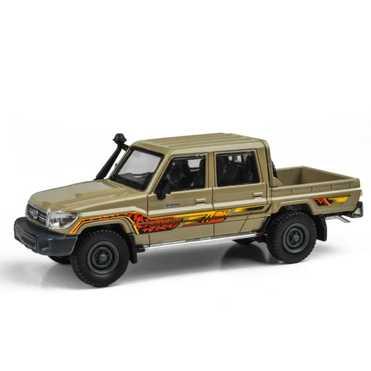 Toyota Land Cruiser 79 Double Cab 2014 (Sandy Taupe) | Para64 1:64 | Diecast