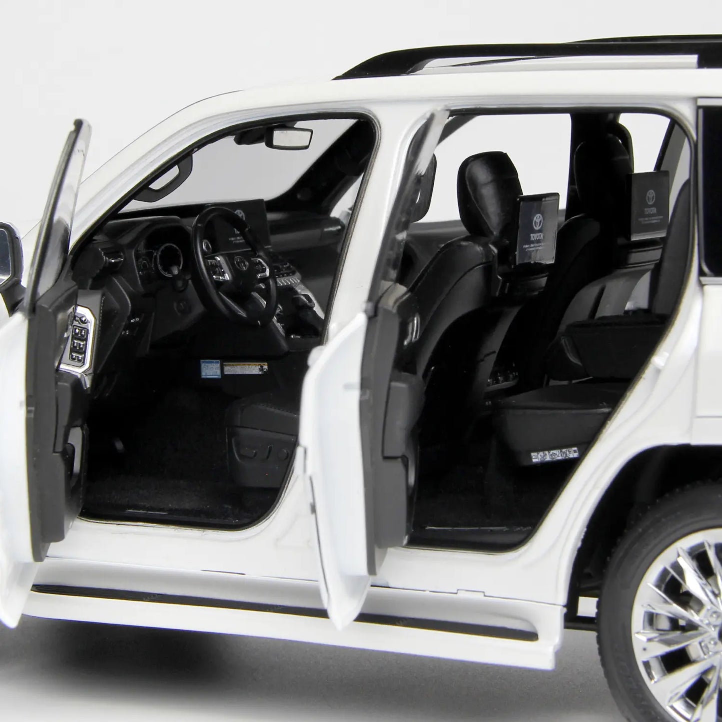 Toyota Land Cruiser 300-ZX (White) | LCD Models 1:18 | Premium Diecast