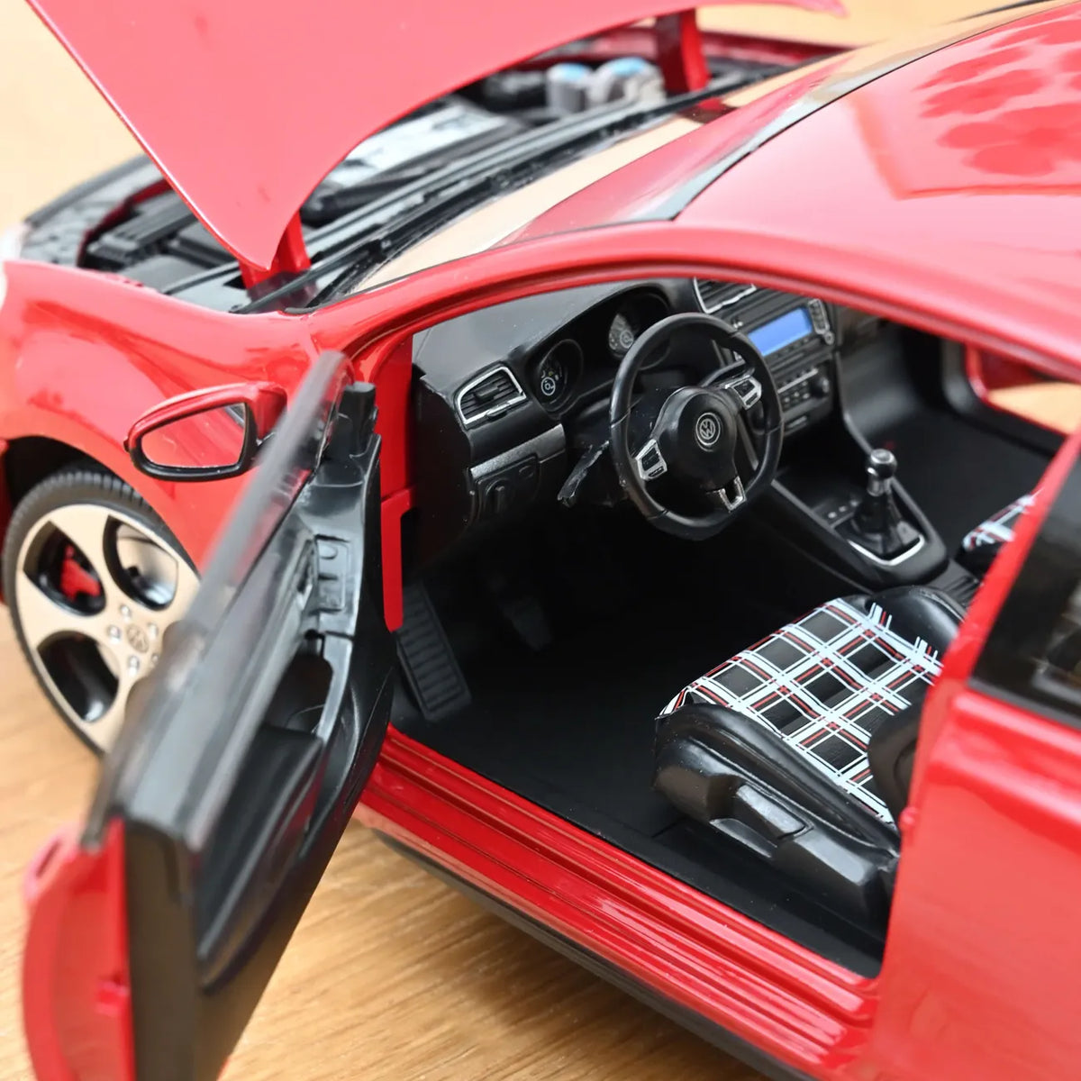 Volkswagen Golf VI GTI 2009 (Tornado Red) | Norev 1:18 | Diecast