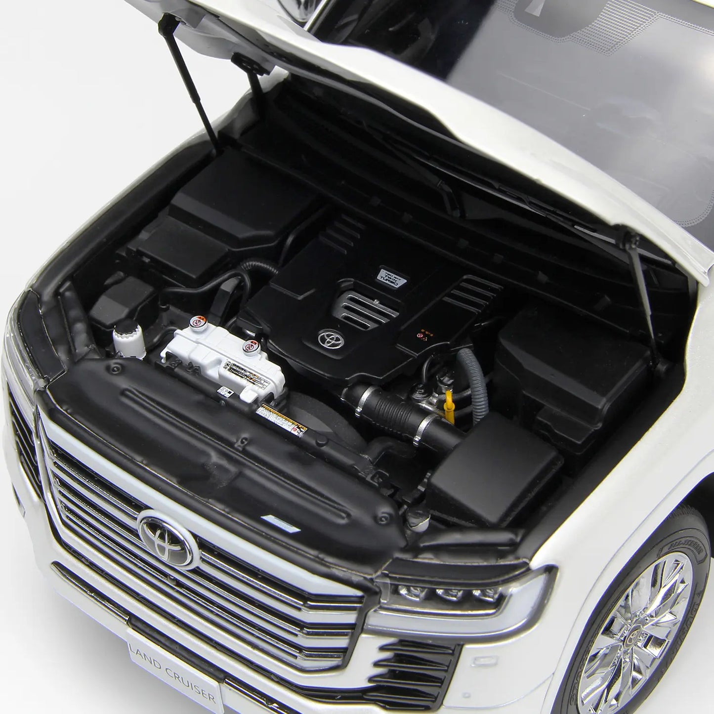 Toyota Land Cruiser 300-ZX (White) | LCD Models 1:18 | Premium Diecast