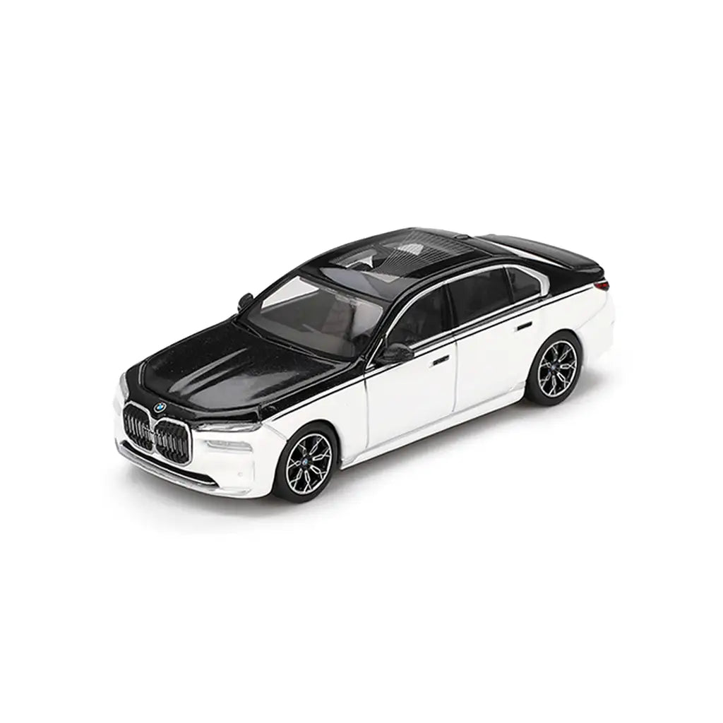BMW i7 xDrive60 (Alpine White / Black Sapphire) | Mini GT 1:64 | Diecast