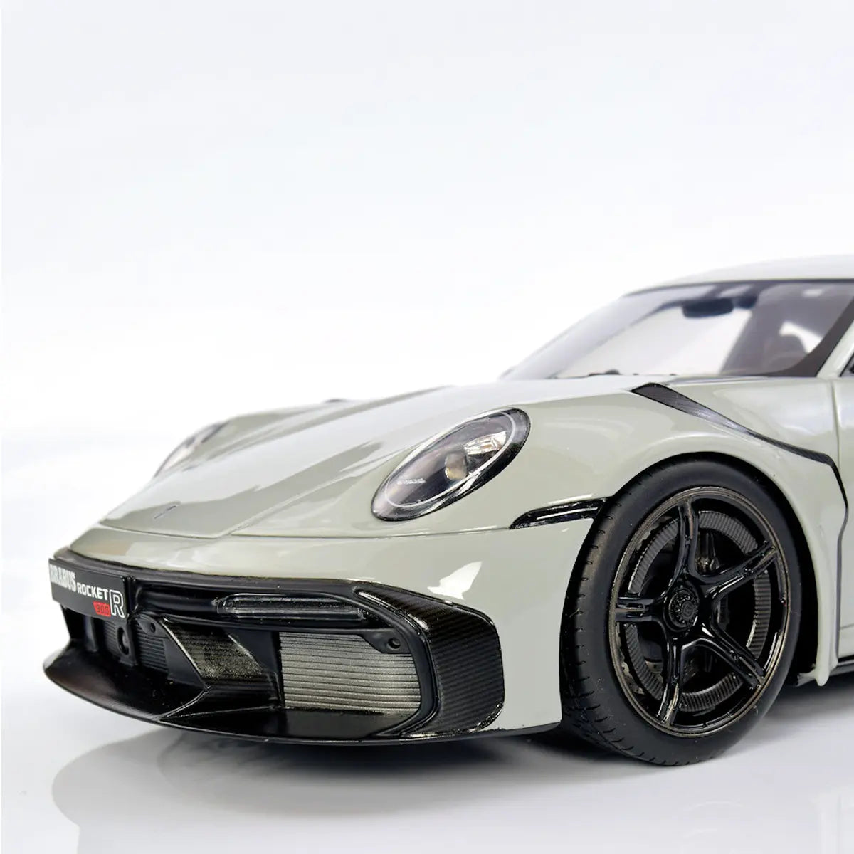 Porsche 911 (992) Brabus 900 Rocket R 2023 (White) | GT Spirit 1:18 | Resin
