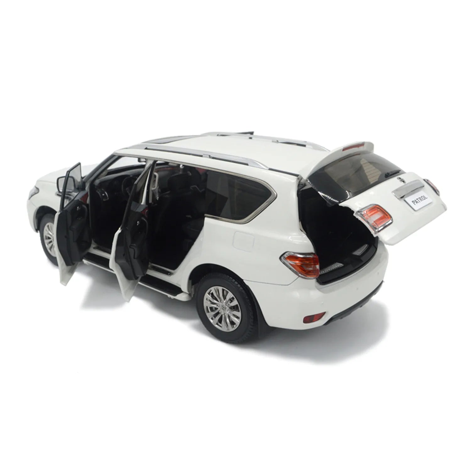 Nissan Patrol (Y62) 2018 White | Paudi Model 1:18 | Premium Diecast