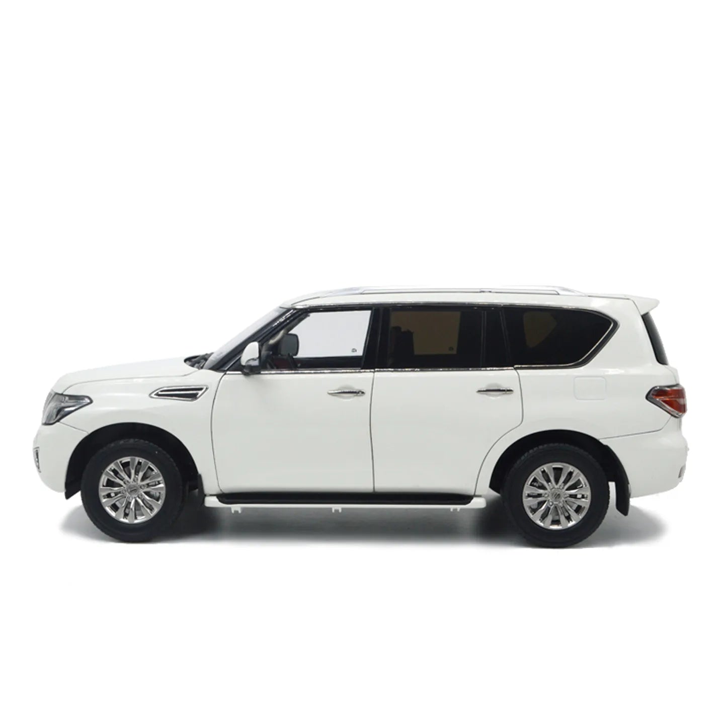 Nissan Patrol (Y62) 2018 White | Paudi Model 1:18 | Premium Diecast