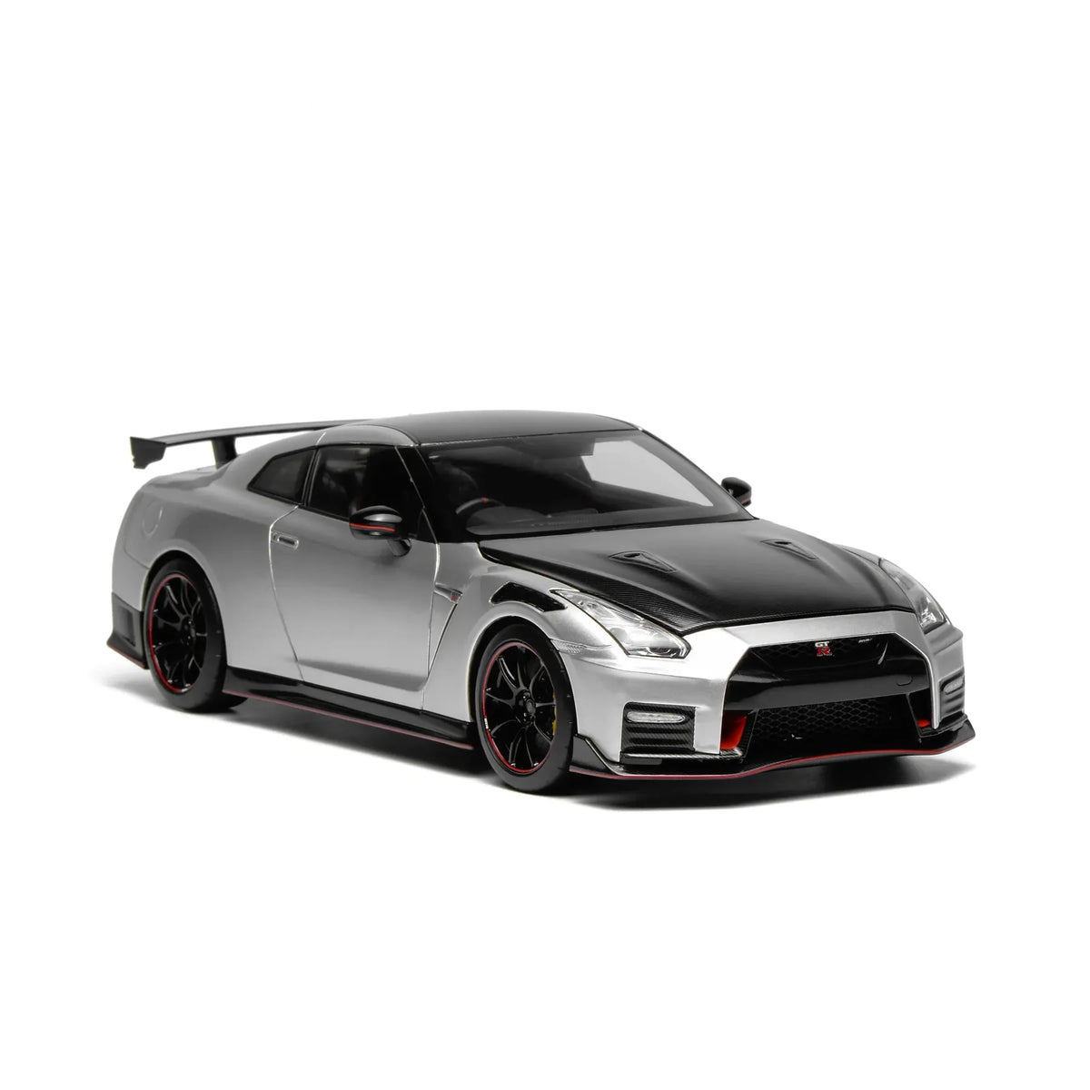 Nissan GT-R NISMO (R35) Special Edition 2022 (Ultimate Metal Silver) | MotorHelix 1:18 | Diecast