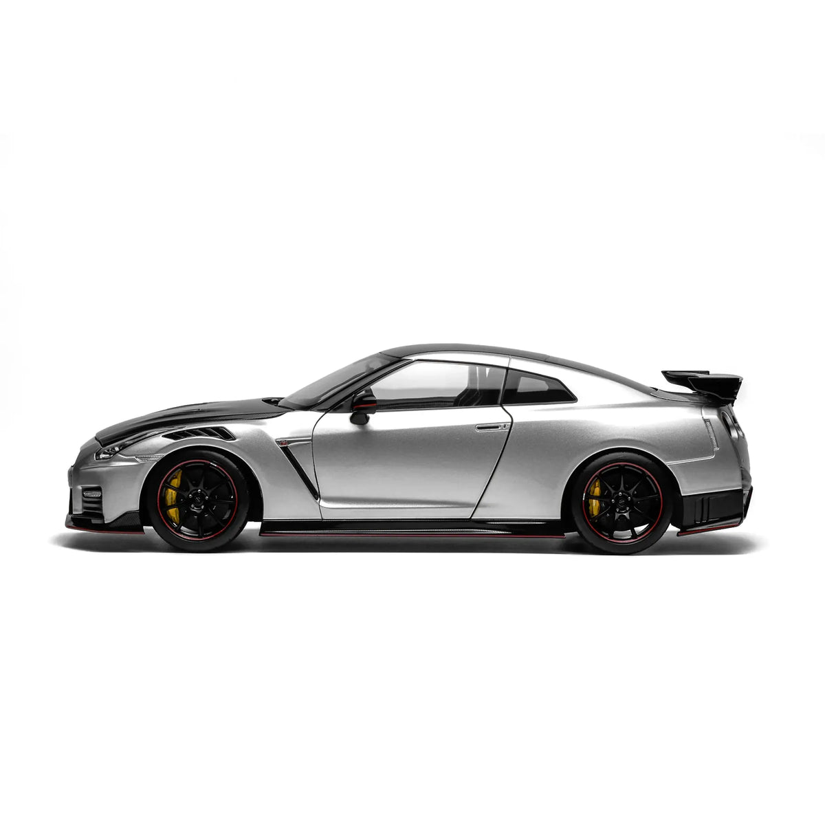 Nissan GT-R NISMO (R35) Special Edition 2022 (Ultimate Metal Silver) | MotorHelix 1:18 | Diecast