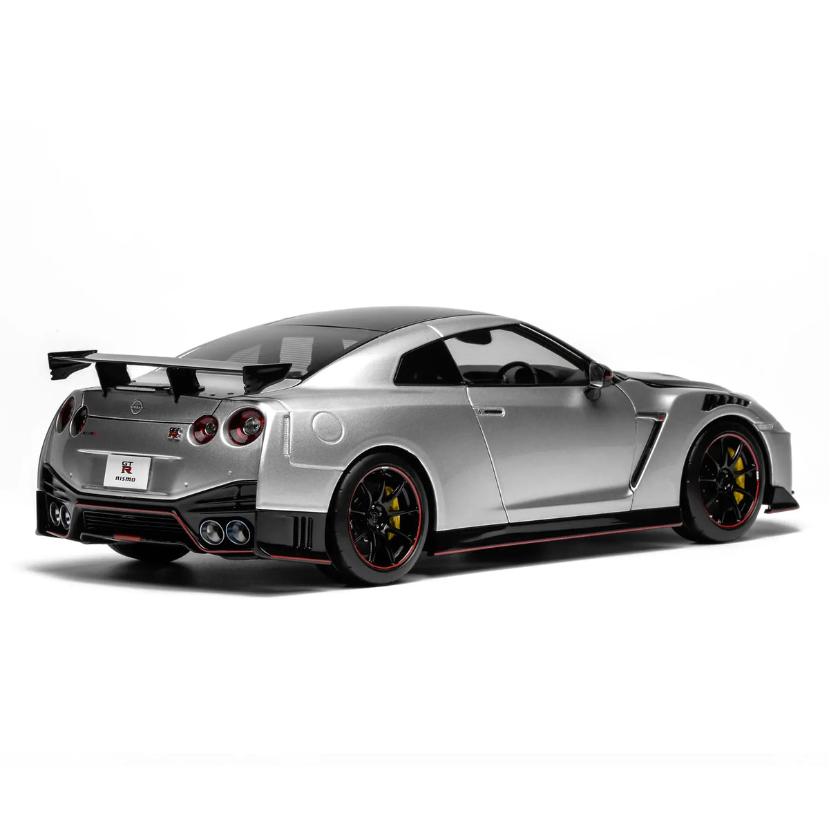 Nissan GT-R NISMO (R35) Special Edition 2022 (Ultimate Metal Silver) | MotorHelix 1:18 | Diecast