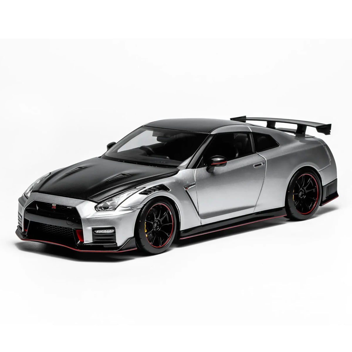 Nissan GT-R NISMO (R35) Special Edition 2022 (Ultimate Metal Silver) | MotorHelix 1:18 | Diecast