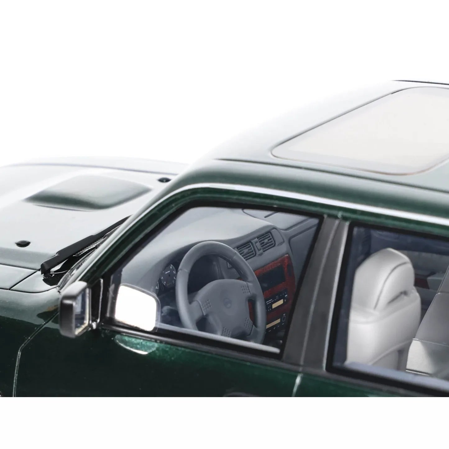 Nissan Patrol GR Y61 1998 (Basil Green Pearl / Beige) | OttOmobile 1:18 | High-End Resin